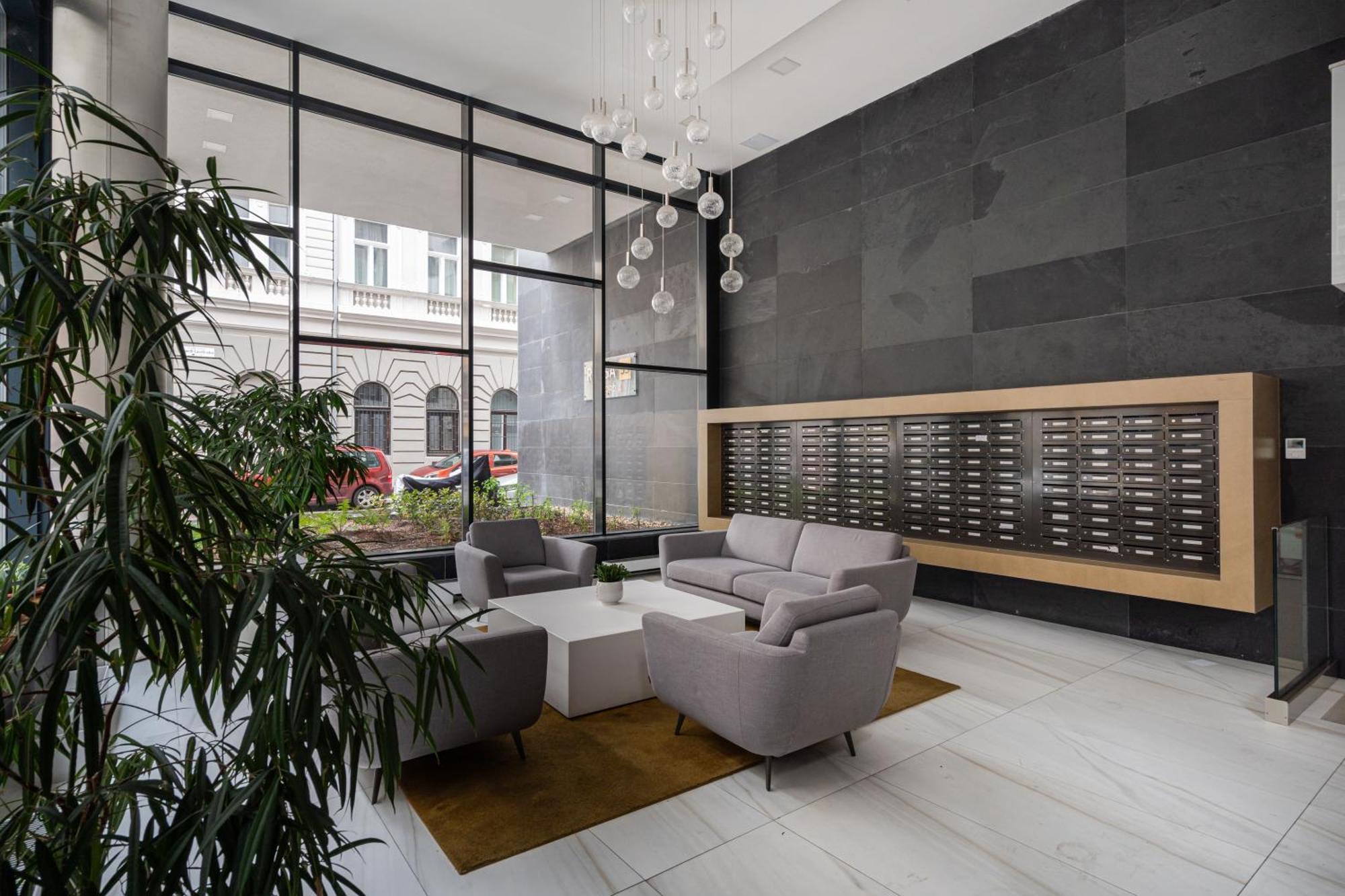 Blooming Budapest Apartment With Free Underground Parking Екстериор снимка